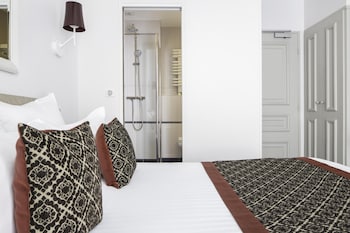 Single Room - Complimentary soft minibar,courtesy tray, Chromecast and digital press