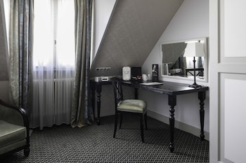 Triple Room - Complimentary soft minibar,courtesy tray, Chromecast and digital press