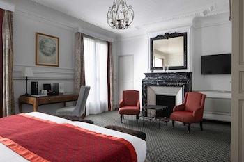 Privilege Room with balcony - Complimentary soft minibar,courtesy tray, Chromecast and digital press