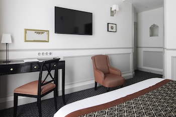 Double Room - Complimentary soft minibar,courtesy tray, Chromecast and digital press