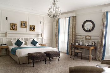 Triple Room - Complimentary soft minibar,courtesy tray, Chromecast and digital press