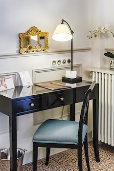 Superior Twin Room- Complimentary soft minibar,courtesy tray, Chromecast and digital press