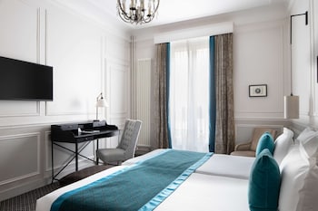 Privilege Twin Room - Complimentary soft minibar,courtesy tray, Chromecast and digital press