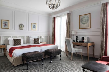 Privilege Room with balcony - Complimentary soft minibar,courtesy tray, Chromecast and digital press