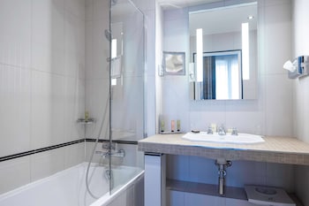 Superior Double Room - Complimentary soft minibar,courtesy tray, Chromecast and digital press