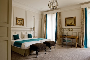 Triple Room - Complimentary soft minibar,courtesy tray, Chromecast and digital press