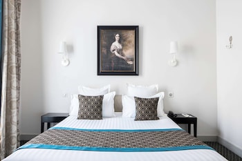 Superior Double Room - Complimentary soft minibar,courtesy tray, Chromecast and digital press