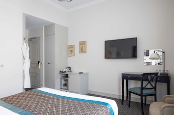 Superior Double Room - Complimentary soft minibar,courtesy tray, Chromecast and digital press