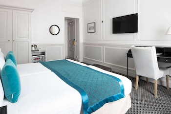 Privilege Twin Room - Complimentary soft minibar,courtesy tray, Chromecast and digital press