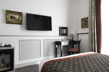 Single Room - Complimentary soft minibar,courtesy tray, Chromecast and digital press