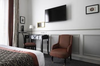 Double Room - Complimentary soft minibar,courtesy tray, Chromecast and digital press