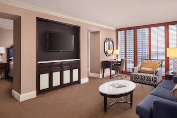 Executive Suite, 1 King Bed with Sofa bed