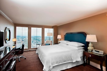 Deluxe Room, 1 King Bed, City View