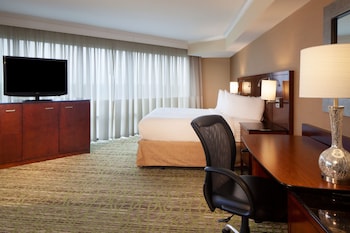 Larger Guestroom - 1 King Corner Room