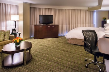 Larger Guestroom - 1 King Corner Room