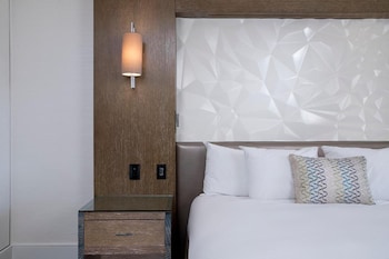 Corner Balcony Deluxe Twin Room