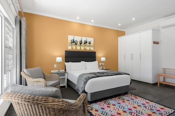 SUPERIOR QUEEN ROOM WITH GARDEN VIEW (1 X QUEEN BED)