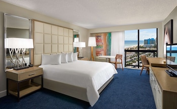 Room, 1 King Bed, Accessible, Non Smoking (Roll-in Shower)