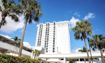 Room, 1 King Bed, Non-Smoking, Courtyard View, Marina Building