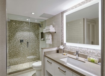 Suite, 1 King Bed, Oceanfront