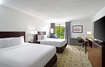 Room, 2 Queen Beds, Accessible, Bathtub