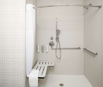Room, 1 King Bed, Accessible (Mobility & Hearing, Roll-in Shower)