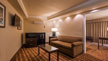 Suite, 1 King Bed, Non Smoking, Kitchen (Living Room;with Sofabed)