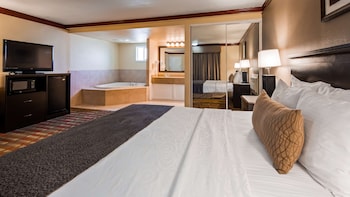 Standard Room, 1 King Bed, Non Smoking, Jetted Tub