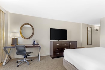 Deluxe Room, 1 King Bed, Accessible (Hearing)