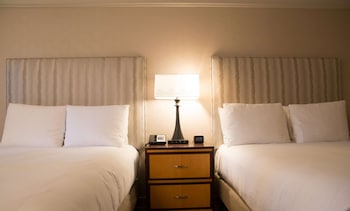 Room, 2 Queen Beds, Accessible, Lanai (Hearing, Courtyard Access)