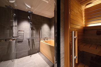 Main Building Executive Floor, Celebrity Suite Twin, Nonsmoking, Includes Access to Gym, Indoor Pool