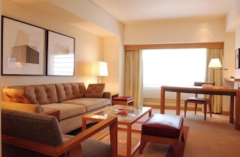 Main Building Executive Floor, Executive Suite Twin, Nonsmoking, Includes Access to Gym, Indoor Pool