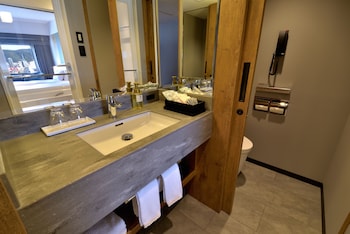 Main Building 24F Premier Double Room, Non-Smoking