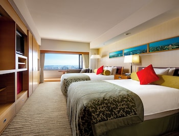 Main Building Executive Floor, Executive Suite Twin, Nonsmoking, Includes Access to Gym, Indoor Pool