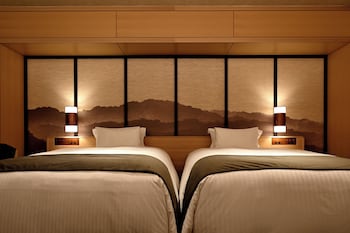 Main Building Executive Floor, Celebrity Suite Twin, Nonsmoking, Includes Access to Gym, Indoor Pool