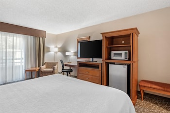 Standard Room, 1 Queen Bed, Accessible, Bathtub