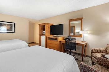 Standard Room, 2 Queen Beds, Refrigerator & Microwave, Ground Floor