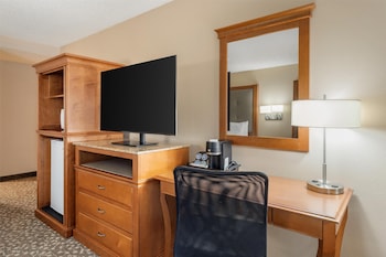 Standard Room, 2 Queen Beds, Refrigerator & Microwave, Ground Floor