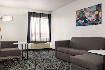 Deluxe Suite, 1 King Bed, Accessible, Non Smoking (Mobility Accessible)