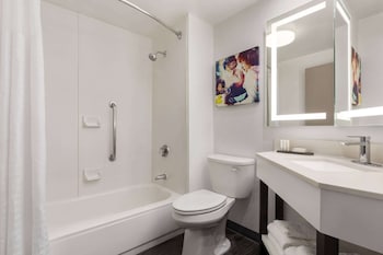 Deluxe Suite, 1 King Bed, Non Smoking