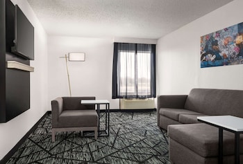 Deluxe Suite, 1 King Bed, Accessible, Non Smoking (Mobility Accessible)