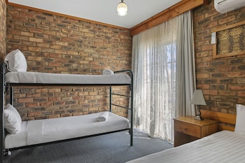 Family Room (Sleeps 5)