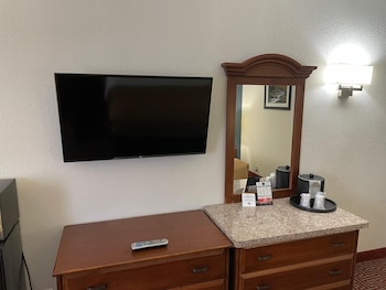 Standard Room, 1 King Bed, Accessible, Bathtub