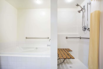 Room, 2 Queen Beds, Accessible, Non Smoking