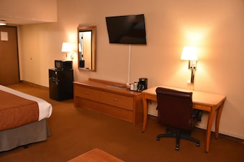 Executive Room, 1 King Bed, Balcony, Pool View