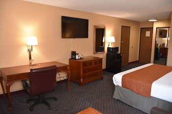Executive Room, 1 King Bed, Patio, Pool View