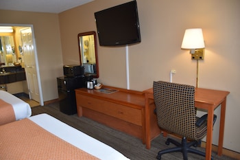 Deluxe Room, 2 Queen Beds, Smoking