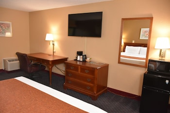 Executive Room, 1 King Bed, Patio, Pool View