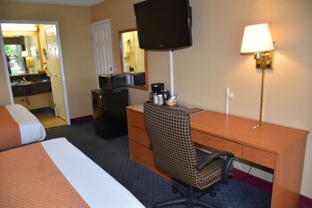 Deluxe Room, 2 Queen Beds, Non Smoking
