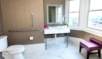 Standard Room, 2 Double Beds, Roll-in Shower